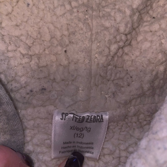 Camo fleeced lined zip up with hood size 12 (XL) Spotted Zebra brand Sherpa - Picture 4 of 5